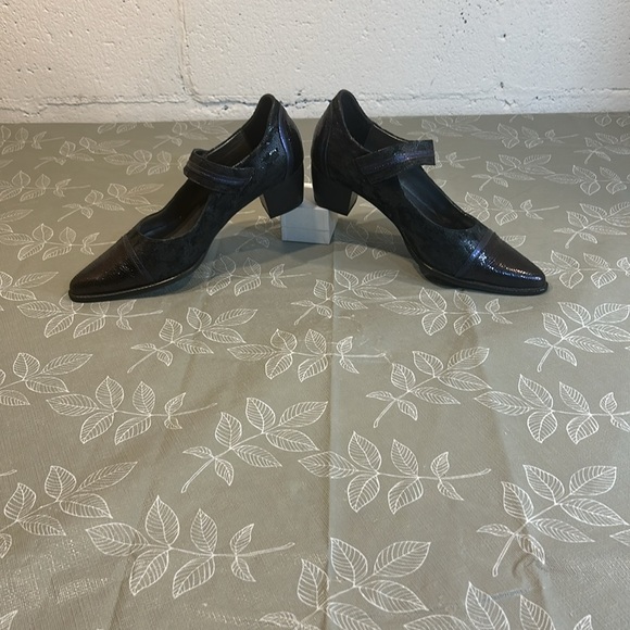 Ladies Artika Heels - Picture 2 of 8